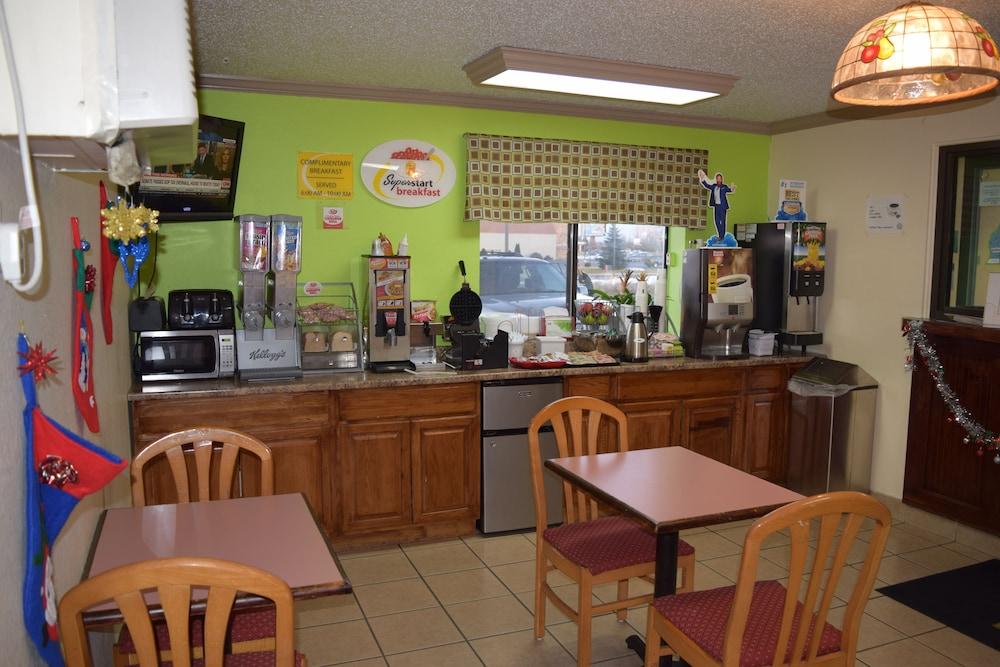 Super 8 By Wyndham Saginaw Motel Exterior photo